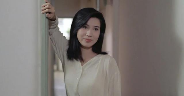 港片“最妩媚大嫂”与小7岁男友离婚后,宣布复出,58岁状态惊人