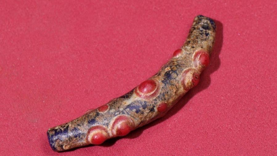 玉器鉴定：旧藏生坑琉璃蜻蜓眼牛角珠测评！