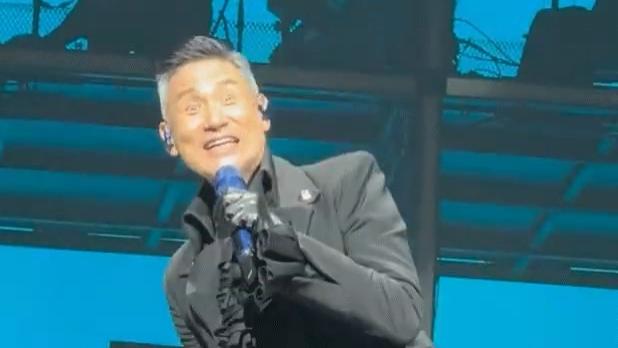 突发！63岁张学友突发疾病，临时取消3场演唱会，曾在舞台上摔倒