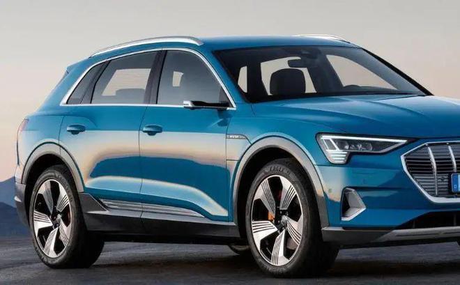 奥迪终于“低头了”！车长近5米的中大型SUV，从近55万降到27万多！