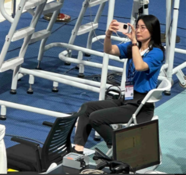 郭晶晶游西安被赞似大唐公主穿搭引热议,网友:这双鞋配不上冠军