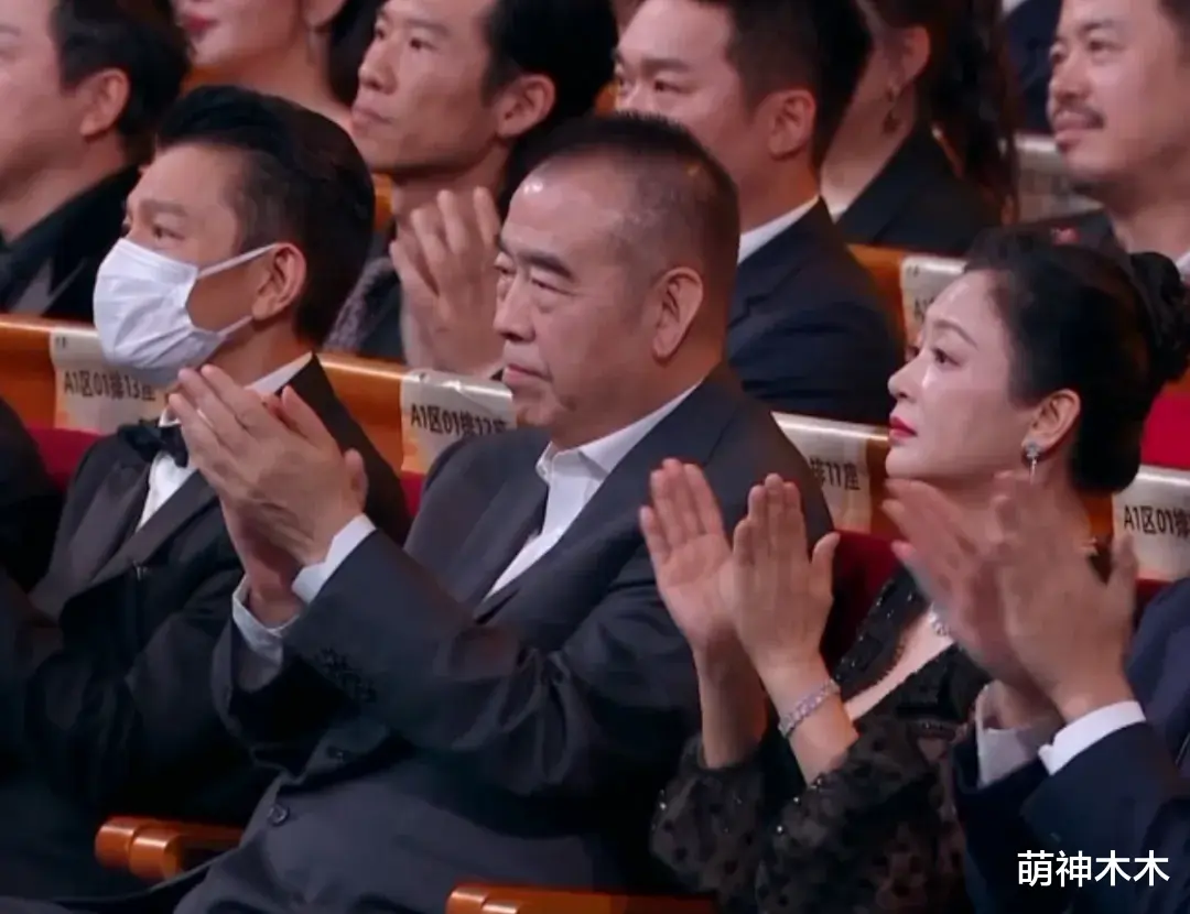 金鸡奖高清镜头下的明星：赵丽颖脱妆到脸泛油光，王一博鼻头发黑