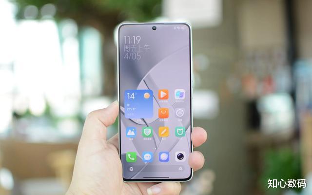 红米大胆“亮剑”,12GB+256GB降到1409元,后悔新机买早了