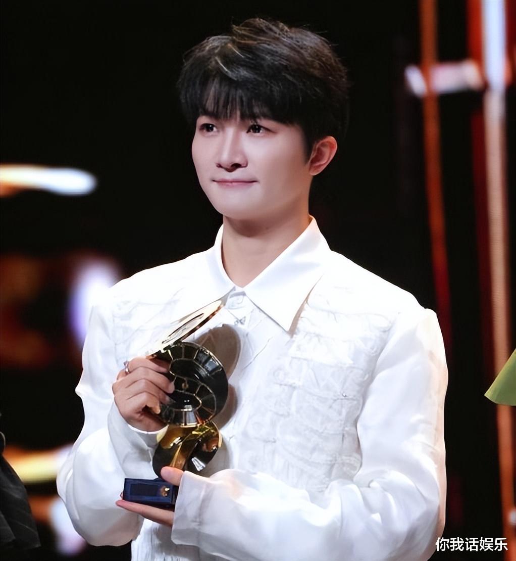 周深影视音乐盛典年度歌手，冲上热搜！话题阅读量超过6132万