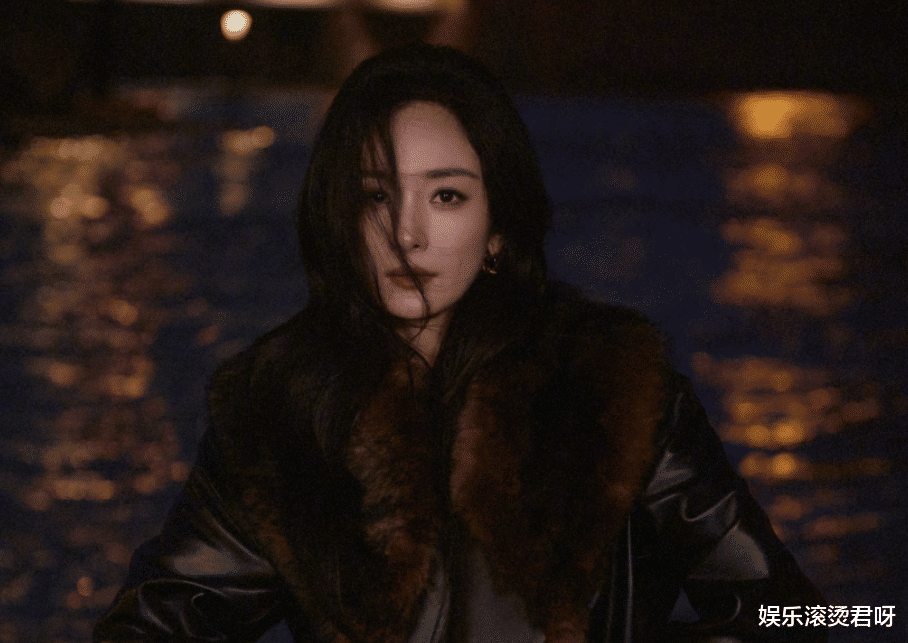 喜报!内娱首位百亿票房85花诞生,排名仅次马丽周冬雨