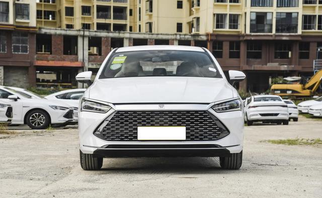 比亚迪亮出王牌！新车8点98万起，满油满电跑2000km，还买啥秦PLUS