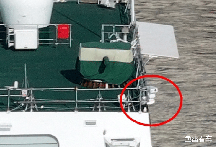 新批次054AG首舰正式海试，新增的“压浪板”效果相当明显