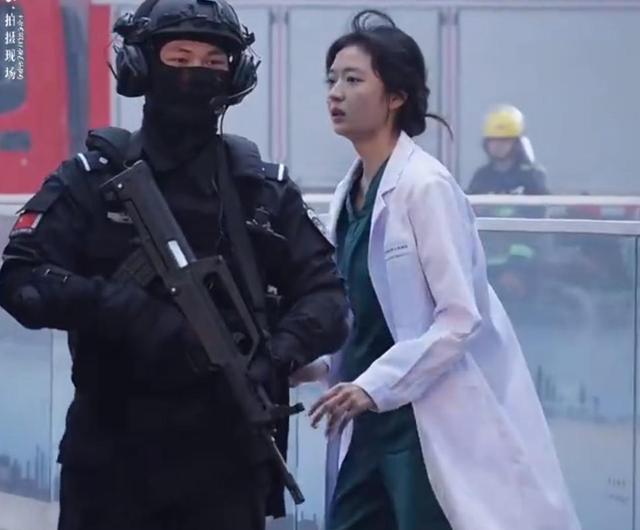 今晚震撼开播!36集重磅大剧压轴亮相,预测:该剧收视率飙升