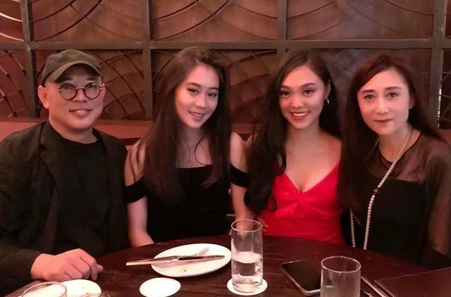 李连杰自食恶果,62岁利智衰老似老太,63岁前妻反而风采犹存!