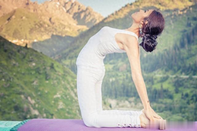 瑜伽教练适合多大年龄：领略身心和谐之美