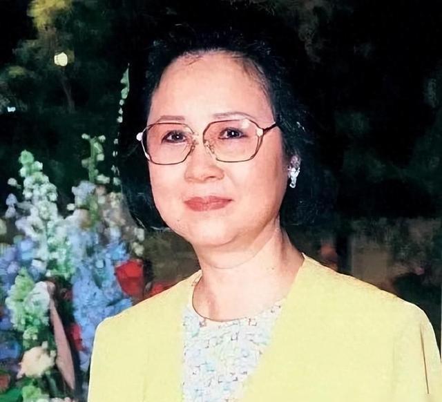 老死不相往来!琼瑶做了40年的后妈,始终没取得继子女真正的谅解