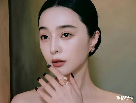 范冰冰封面照惊艳全网,背后真相却让粉丝心碎!3个细节揭露昔日影后现状