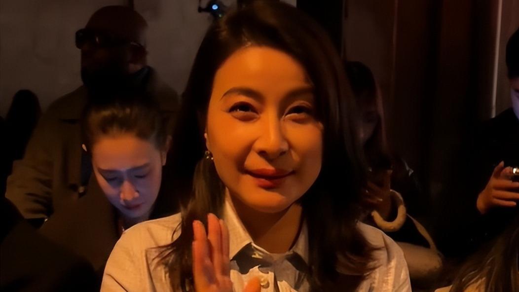 36岁刘诗诗对比42岁郭晶晶，自然老去和医美老去的差距一目了然