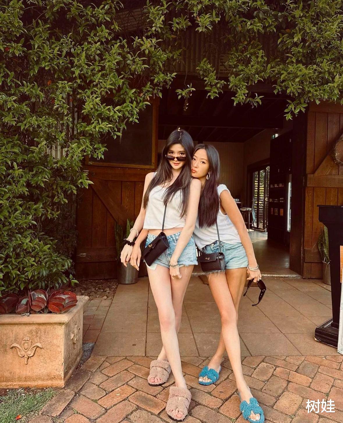 孙芸芸晒与姐姐合照,姐妹年过46仍像少女,40岁弟弟也在场同年轻