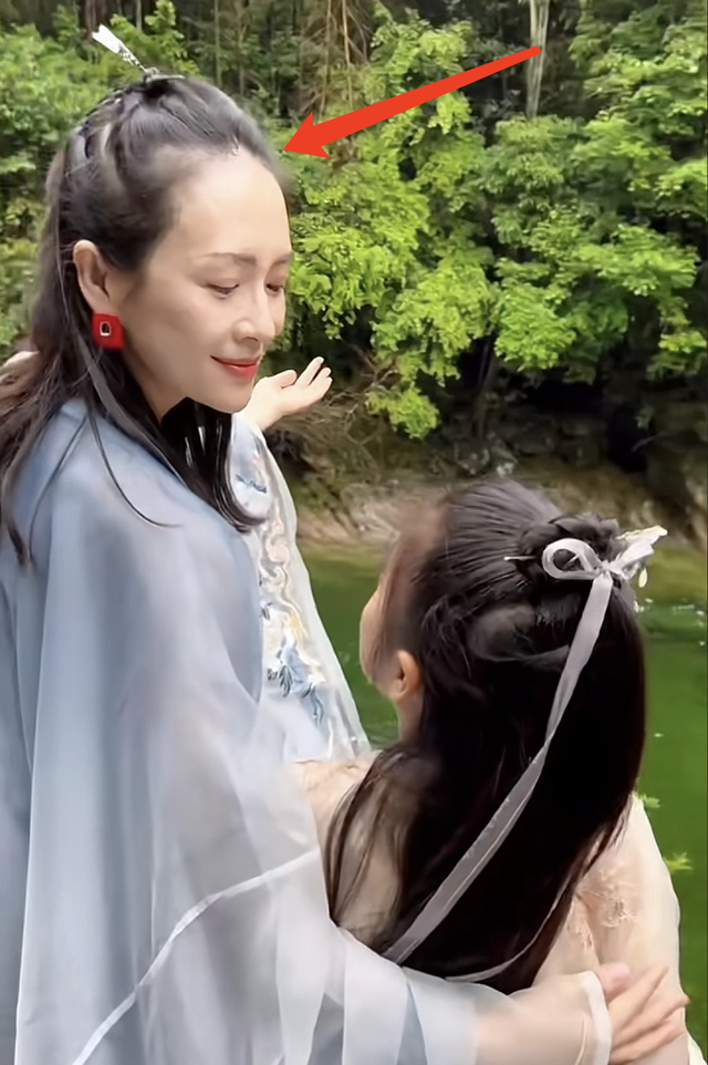 汪峰儿童节陪女儿参加运动会,8岁醒醒高清正脸出镜,不像章子怡