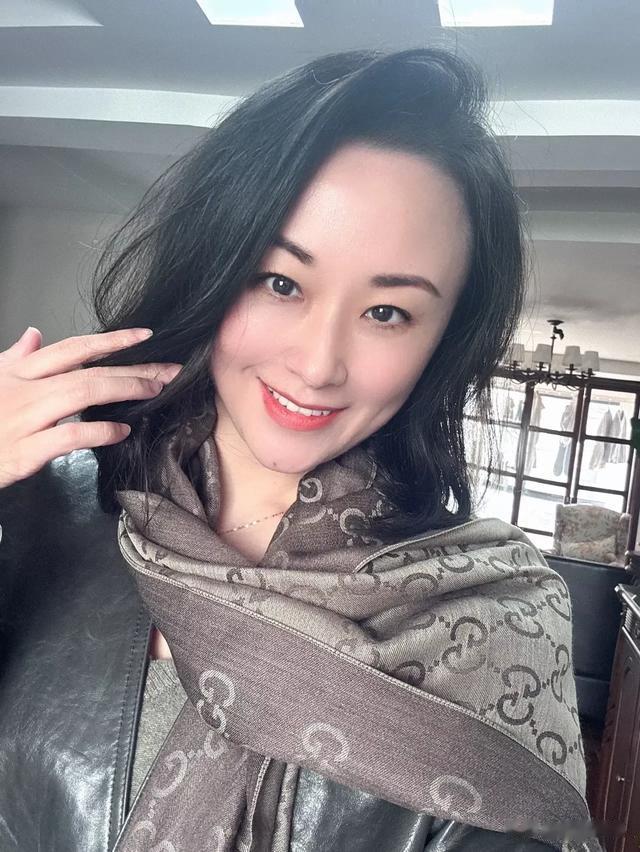 淡雅中年美少女,明眸皓齿,魅力四射!