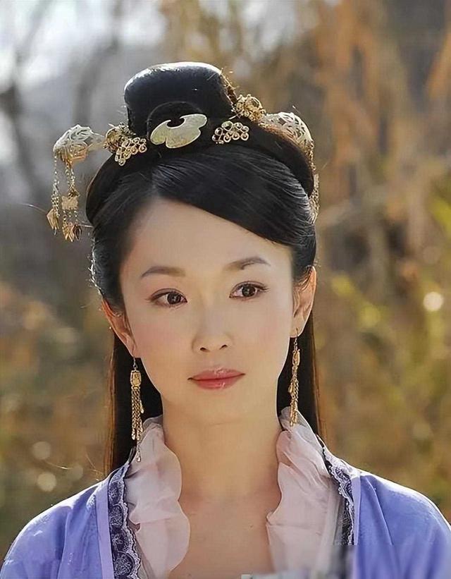 将“老公熬成爹”的5位女星,明明年龄差不多,看着却像两代人