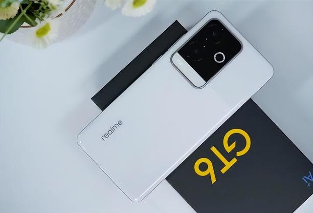 真我GT6，清倉退場，堪稱千元性價比卷王！