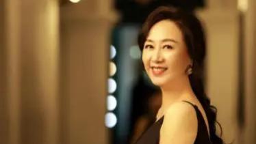 著名演员吴玉芳：嫁乒乓冠军隐退生两女，恩爱36年幸福美满