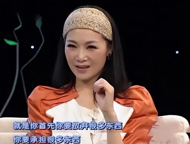 吕薇|她被誉为军中花仙子,连续15年上春晚,男友患癌离世,53岁仍单身