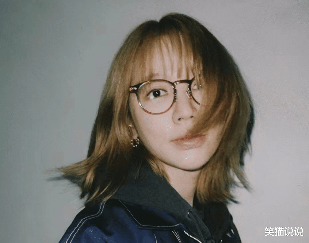 40岁尹恩惠分享视频，换了新发色，面部略臃肿引网友担心