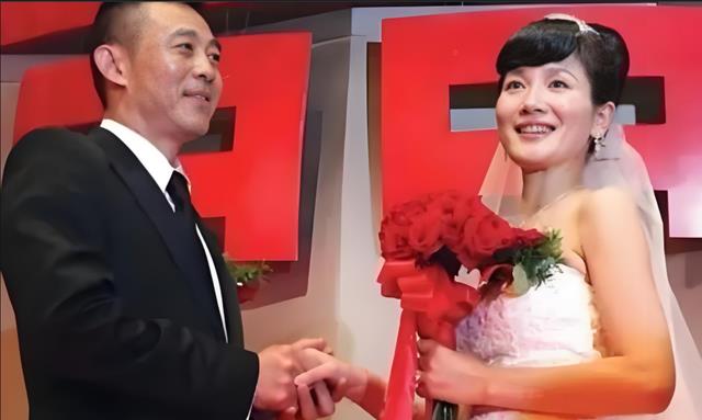 离婚后只字不提前夫侯勇,与女儿相依为命,如今46岁宛若冻龄少女