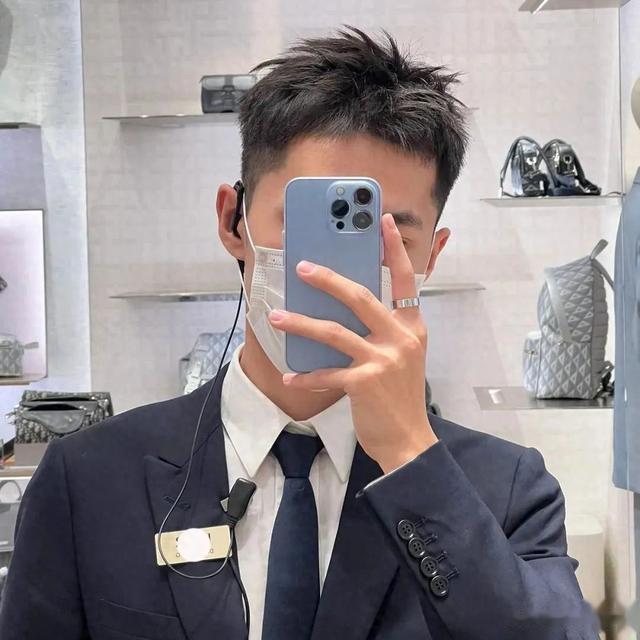 男生“不烫不染”的发型,理发师建议剪这3款,简单帅气有魅力