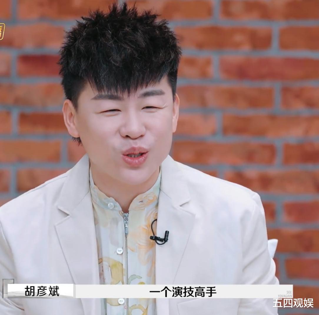 杨子有5个手机号,朋友圈大约25000人,回复顺序都排在黄圣依前面