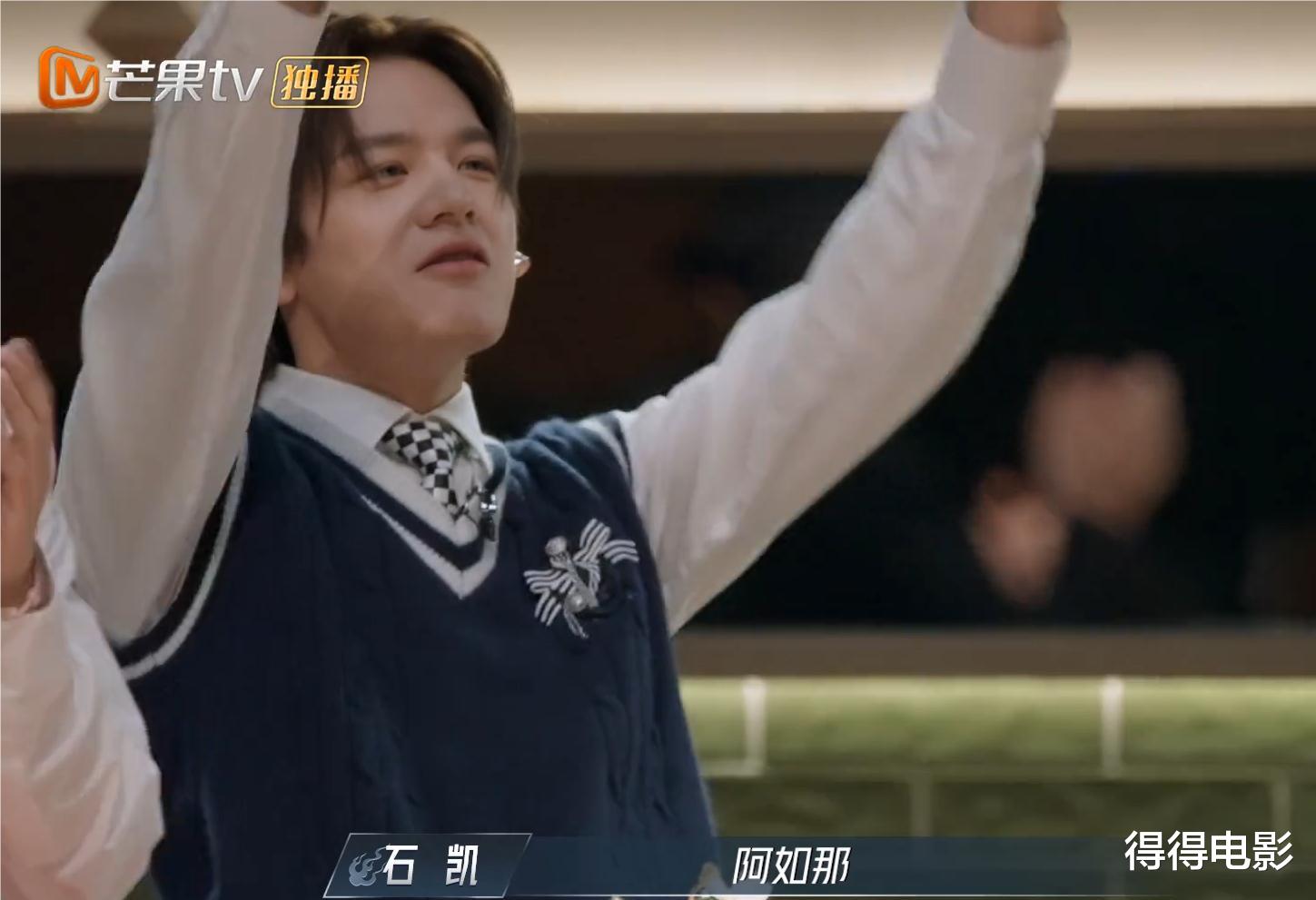 台下拒绝无用社交,台上开嗓炸翻全场,莽村之霸给内娱上了一课