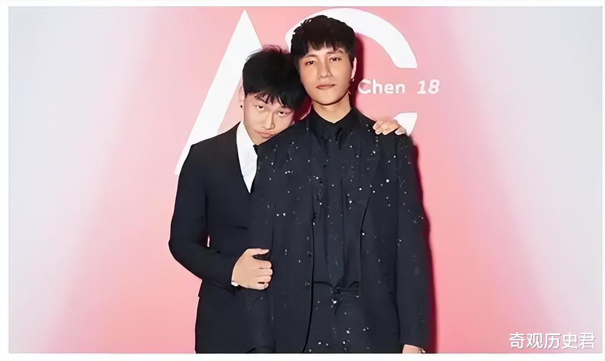 陈坤的儿子已成年,容貌开始显现母亲的基因,可以看得出像谁吗?