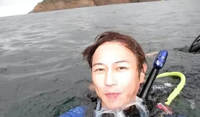 46岁陈键锋发自拍吓坏网友!毛孔粗大还肥胖变形!像个糟老头子