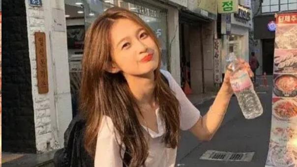 王思聪新女友像洋娃娃，王思聪关注她好多年了