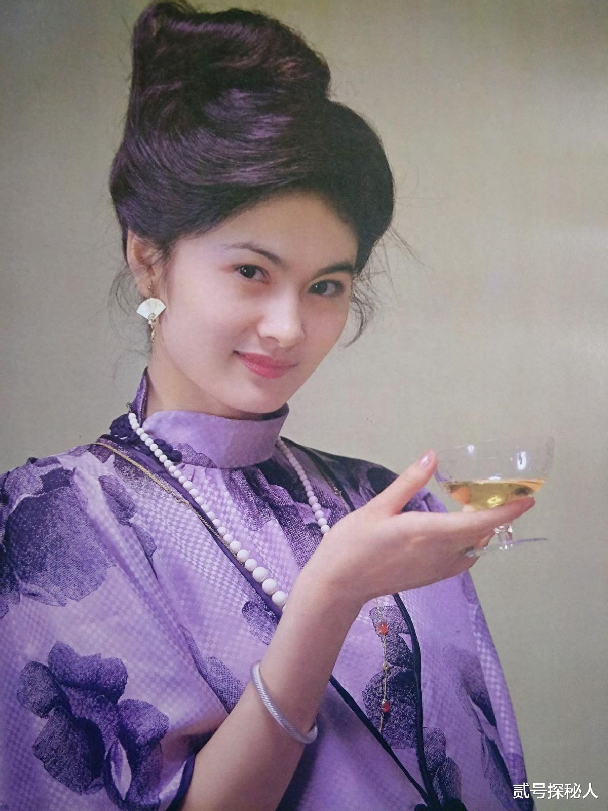 她是80年代“传奇影星”，嫁给军委副主席之子，离婚后成为画家