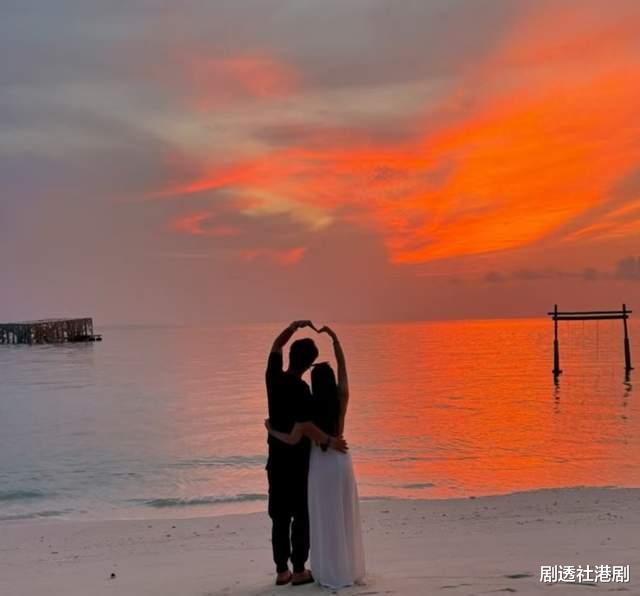 上围澎湃!高钧贤拍片记录老婆喂奶片段,意外曝光对方傲人身材