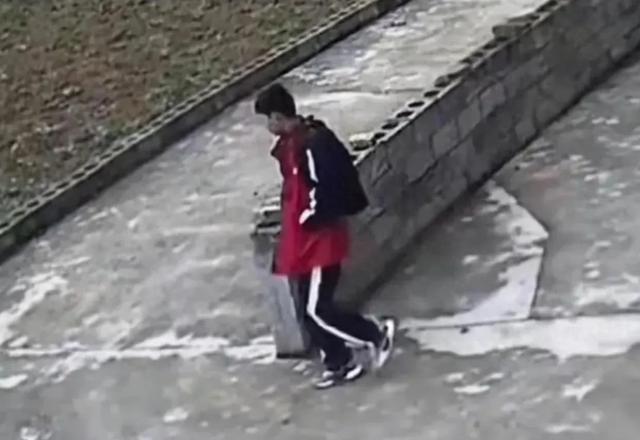 心痛！17岁少年“孤独死”的背后真相