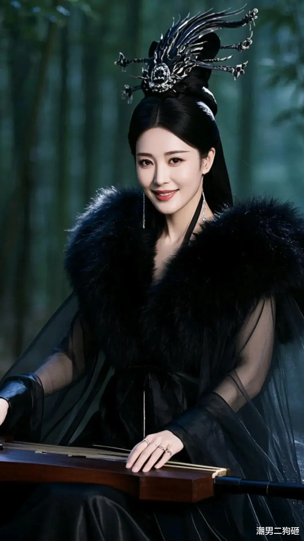 曾黎一身黑色古装惊艳亮相，精致容颜，这也太美了吧！引发热议