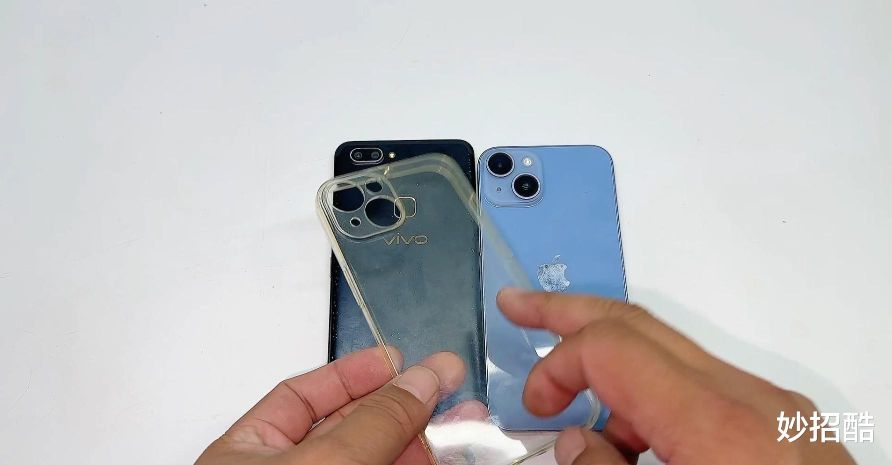 不管什么手机,切记不要这样充电,不然手机就离报废不远了