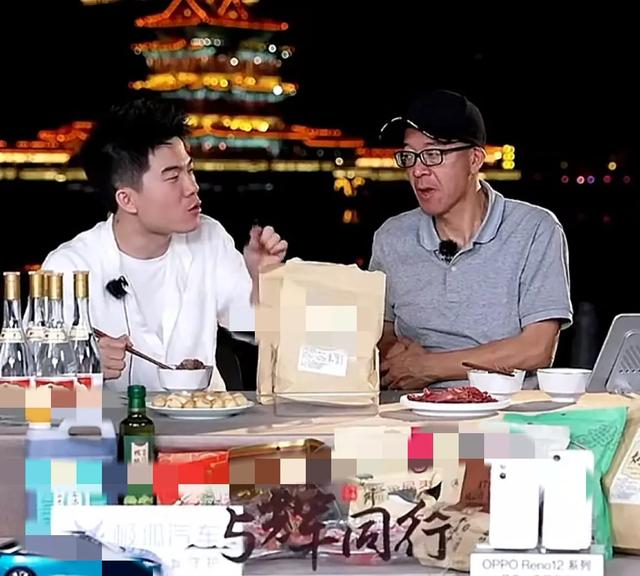 董宇辉将要自立门户,盼盼等人三个举动说明问题,网友评论引热议