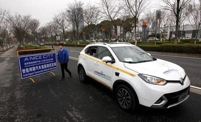 “再见了”驾驶证？上海打响第一枪，没考驾照的笑了：终于等到了