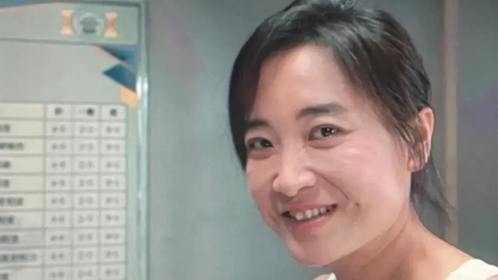 贾玲胖了？最新机场路透照，身材显浮肿？真实状态曝光，藏不住了