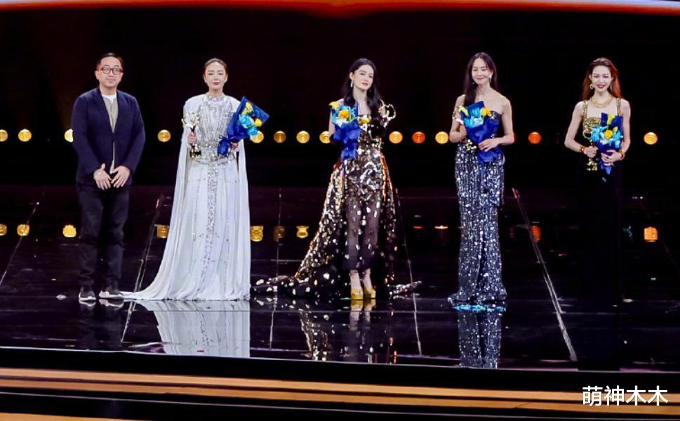 北京这一夜,李沁被区别对待不落座,再次证明男频镶边女主多尴尬