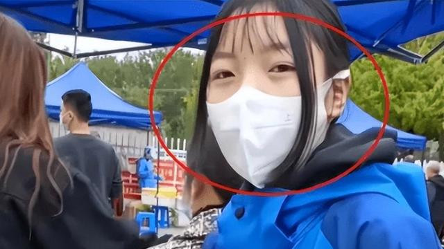 全国统一？中学女生“鲶鱼须”发型风靡校园，家长：看着闹心！