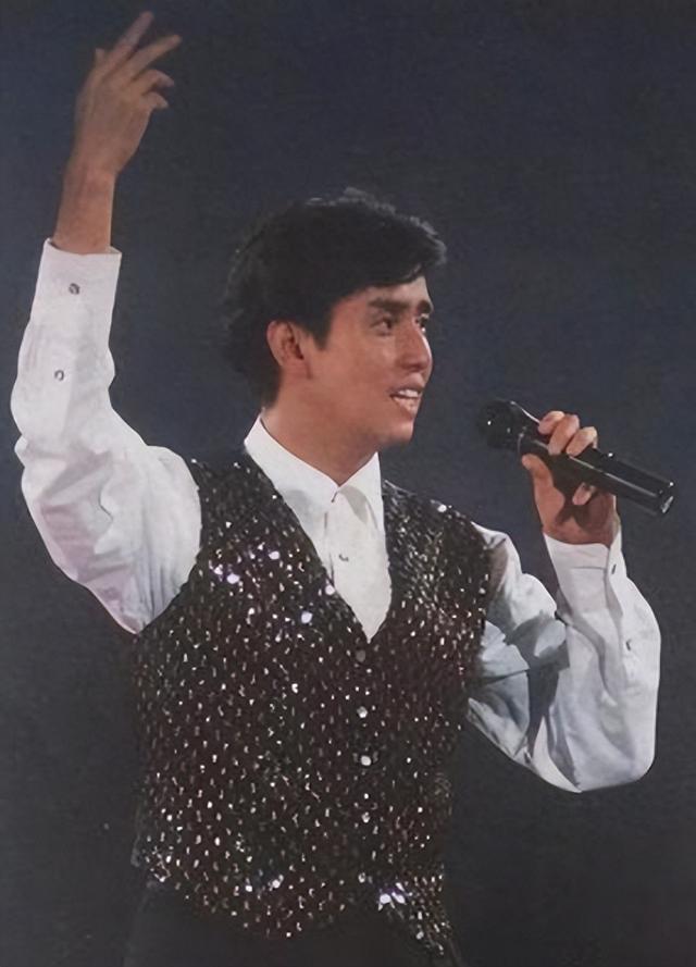 谭咏麟、张国荣和梅艳芳“两皇一后”和“四大天王”谁更胜一筹