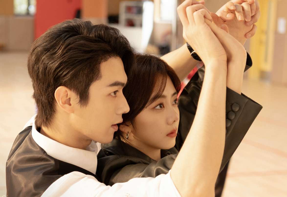 你比星光美丽:极限二选一!如果带入栗俪你会选苏之舟还是肖亦骁