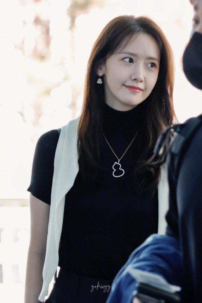 真靓!韩国“第一美女”林允儿,眼勾魂腿迷人,可惜她是韩国人