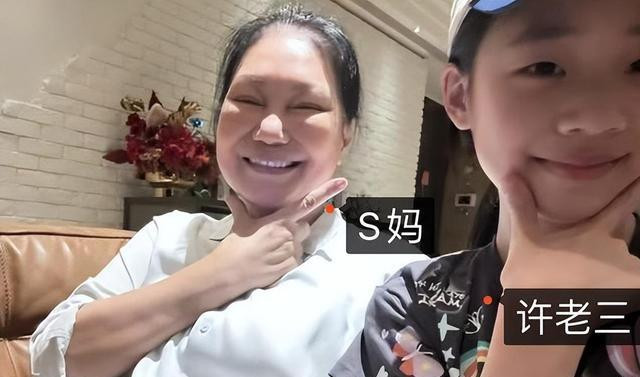 小S母亲节获女儿表白感动落泪，晒妈妈黄春梅，曝光其豪宅很敞亮