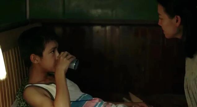 《婚内婚外》开播，本是冲着冯绍峰来的，却被22岁女配角惊艳了