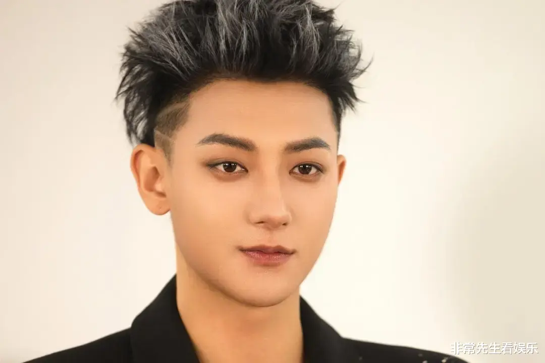 黄子韬官宣恋情被嘲，或为结婚预热，曾多次极力否认，称徐艺洋是妹妹