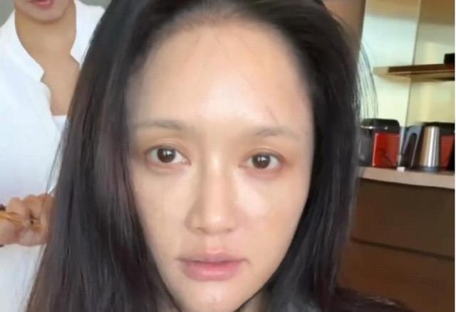 素颜无人识的8位女星,带妆个个貌美如花,卸妆:大姐你是谁