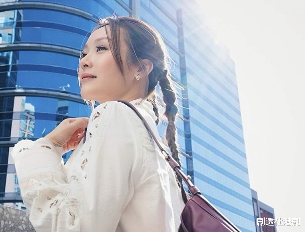 TVB知名女星再曝离巢，疑和高层谈判破裂，突然更改工作联系方式